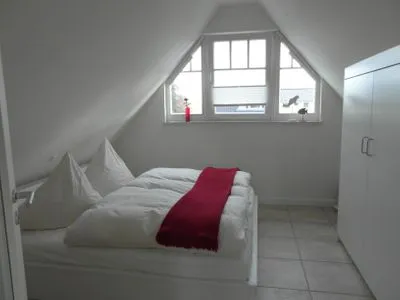 Schlafzimmer mit Doppelbett Mühlenstrasse 19 - Wohnung Sonnendeck