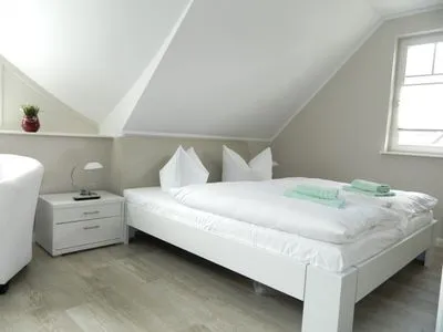 Schlafzimmer mit Doppelbett  Haus Frieda