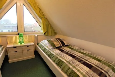 Schlafzimmer mit zwei Einzelbetten  Ferienwohnung Jonathan