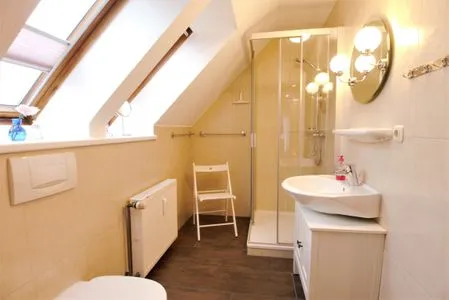 Badezimmer mit Dusche  Ferienwohnung Jonathan