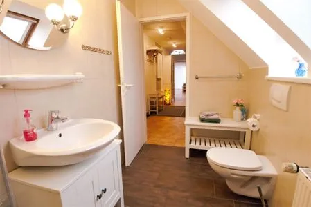 Badezimmer mit Dusche  Ferienwohnung Jonathan