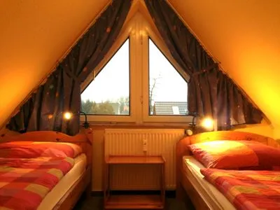 Schlafzimmer mit zwei Einzelbetten  Ferienwohnung Seepferdchen