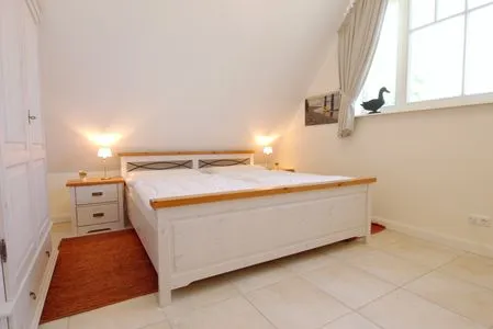 Schlafzimmer mit Doppelbett Neue Reihe Neue Reihe 28 - Wohnung Ankerplatz