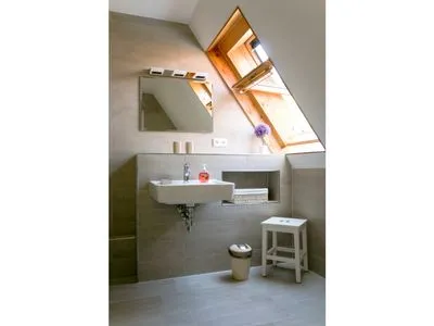 Badezimmer mit Dusche  Wohnung Manu