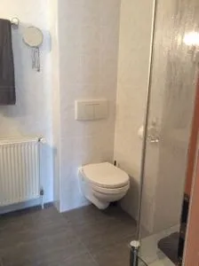 Badezimmer mit Dusche  Zur Wellenwiese 15