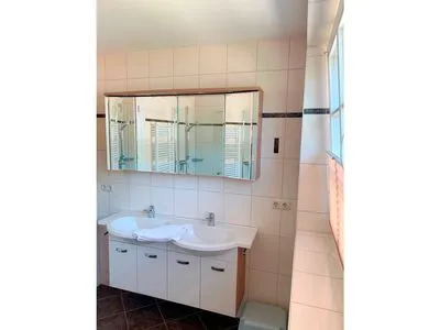 Badezimmer mit Dusche  Haus Leni