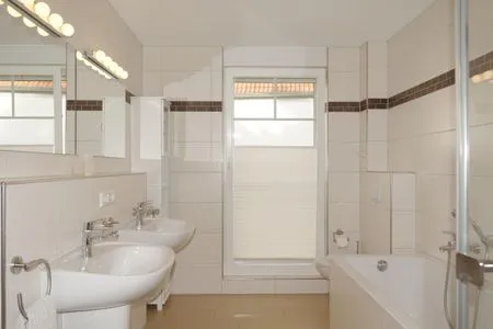 Badezimmer mit Badewanne Hafenstrasse 15 in Prerow Ibykus in Prerow