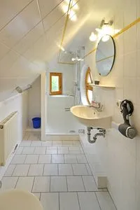 Badezimmer mit Dusche Ferienpark Freesenbruch Wohnung 2.4 - Familientraum
