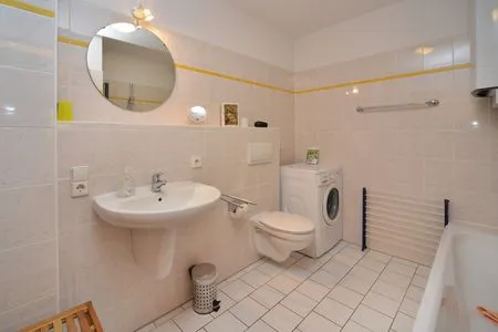 Badezimmer mit Badewanne Ferienpark Freesenbruch Wohnung 3.5 - Muschelsucher