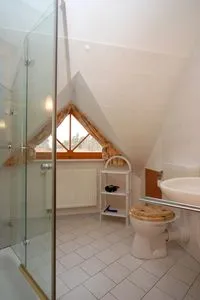 Badezimmer mit Dusche Ferienpark Freesenbruch Wohnung 13a - Austernfischer