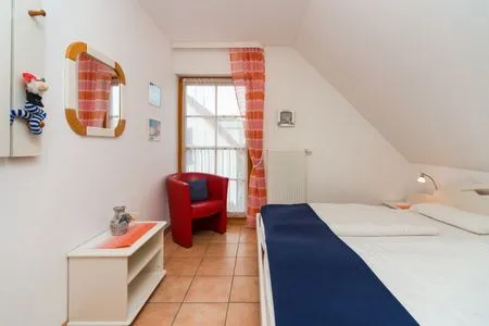 Schlafzimmer mit Doppelbett Ferienpark Freesenbruch Doppelhaushälfte 9a - Leuchtturm