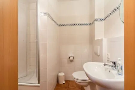 Badezimmer mit Dusche Ferienpark Freesenbruch Doppelhaushälfte 10a - Meeresbrise