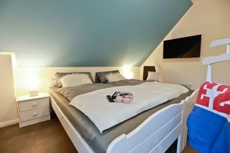 Schlafzimmer mit Doppelbett Ferienpark Freesenbruch Doppelhaushälfte 11a - Schwalbennest