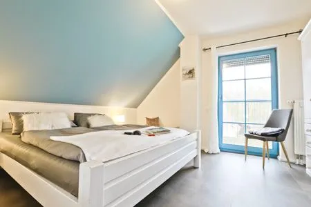 Schlafzimmer mit Doppelbett Ferienpark Freesenbruch Doppelhaushälfte 11a - Schwalbennest