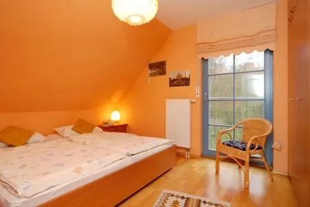 Schlafzimmer mit Doppelbett Ferienpark Freesenbruch Doppelhaushälfte 12a - Steuerrad