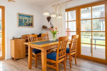 Esstisch Ferienpark Freesenbruch Reihenhaus 6 - Delfin