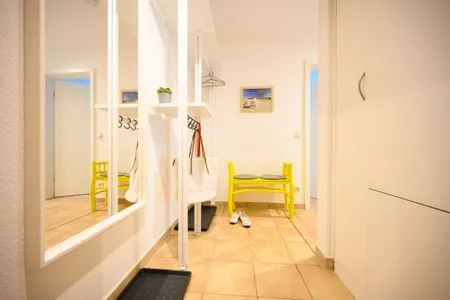 Flur mit Spiegel und Gardrobe Residenz am Strand Deichpoofe -  Wohnung 1-06