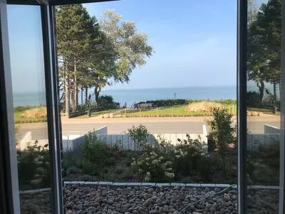 Blick vom Schlafzimmer 1 auf das Wattenmeer Haus *Weiße Düne* Ferienwohnung *Weiße Düne 3 / OceanView*