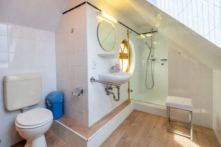 Badezimmer mit Dusche Ferienpark Freesenbruch Wohnung 4.4 - Seeschwalbe