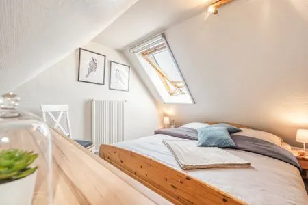 Schlafzimmer mit Doppelbett Ferienpark Freesenbruch Wohnung 2.6 - Windrose