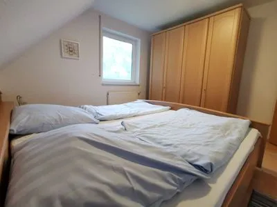 Schlafzimmer mit Doppelbett  Karimea