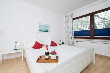 Schlafzimmer (MEI77) Ferienwohnung "Zimmermann" F***