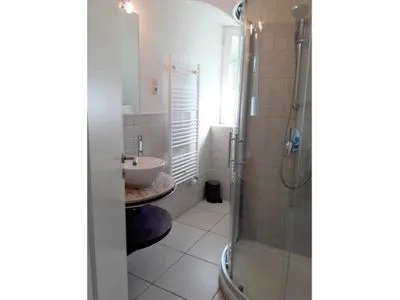 Badezimmer mit Dusche  Rosenberg-Siedlung 21a/2