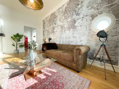 Wohnzimmer Altbauwohnung mit Panorama Schleiblick, Balkon und Kamin im Herzen von Schleswig