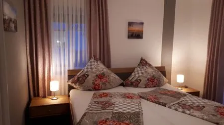 Schlafzimmer mit Doppelbett Parkresidenz am Hafen Wohnung HF 32
