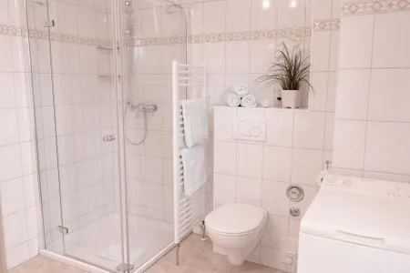 Badezimmer mit Dusche  Haus Sabine - EG