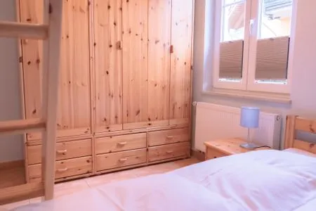 Schlafzimmer mit Etagenbett  Haus Sabine - EG
