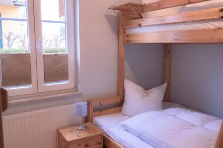 Schlafzimmer mit Etagenbett  Haus Sabine - EG