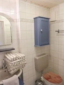 Badezimmer in der Ferienwohnun Brombelbei in Süddorf auf Amrum Hüs Sanskiin Ferienwohnung *Brombelbei*