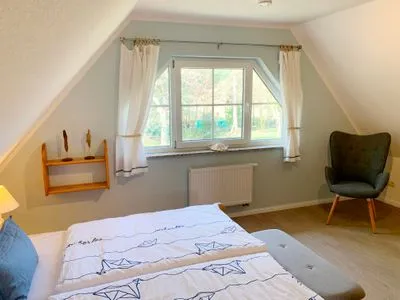 Schlafzimmer mit Doppelbett  Strandhaus Pilgrim