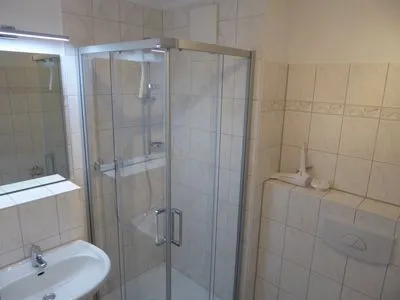 Badezimmer mit Dusche Residenz am Strand Wohnung 2-36