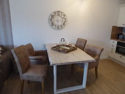 Esstisch mit Bestuhlung Residenz am Strand Wohnung 2-36