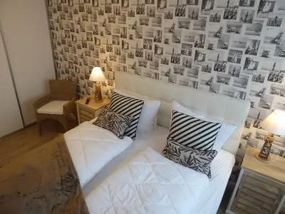 Schlafzimmer mit Doppelbett Residenz am Strand Wohnung 2-36