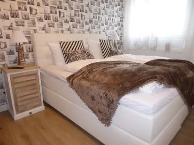 Schlafzimmer mit Doppelbett Residenz am Strand Wohnung 2-36