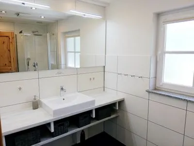 Badezimmer mit Dusche  Strandhaus Pilgrim