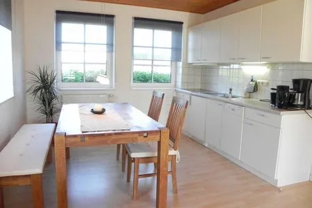 Küche in der Ferienwohnung Bi Strun Nebel auf Amrum Haus Nordlicht Ferienwohnung *Bi Strun*