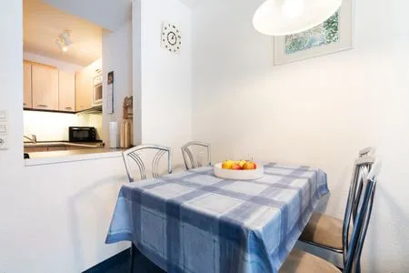 Wohnzimmer, Fernseher, Couch, Sofa, Esstisch, Sitzecke Gorch-Fock-Park Ferienwohnung "App. 3"