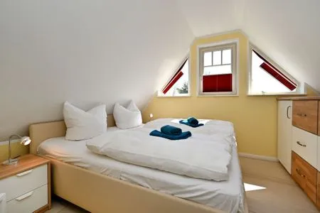 Schlafzimmer mit Doppelbett Kavelweg 13 Kavelweg 13 Wohnung 5