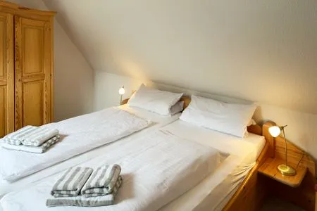 Schlafzimmer in der Ferienwohnung Üüs Aran 6 in Süddorf auf Amrum Haus *Üüs Aran* Ferienwohnung *Üüs Aran 6*