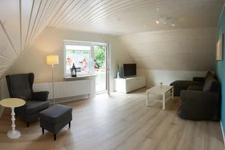 Wohnzimmer Ferienwohnung „Ankerplatz“ am Wittensee – ruhig, nordisch, familienfreundlich mit Spielscheune