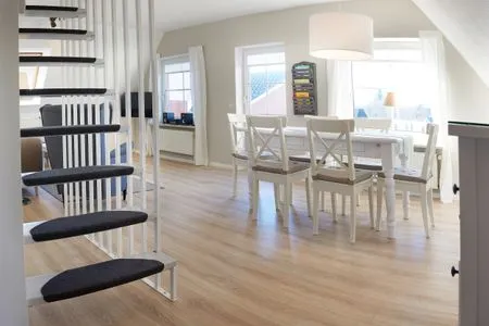 Wohnzimmer Ferienwohnung Wasserspiel am Wittensee - mit SPIELSCHEUNE