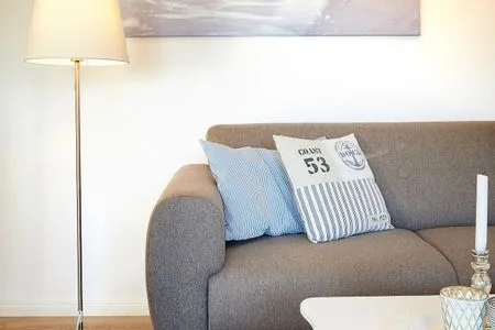 Wohnzimmer Ferienwohnung Wasserspiel am Wittensee - mit SPIELSCHEUNE