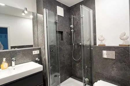 Badezimmer mit Dusche Residenz am Strand Wohnung 1-21