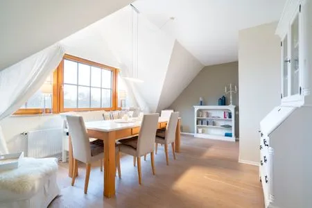 Wohnzimmer, Fernseher, Couch, Sofa, Esstisch, Bank, Kommode Ferienwohnung "Haus am Kurpark App. 11"