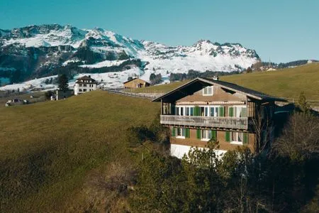 Aussenansicht im Herbst Chalet Engihalde