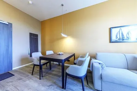 4 Ferienwohnung Ostseezeit Ostseebad Wustrow ZweiWasser Alte Seefahrtschule Essbereich  Ostseezeit
